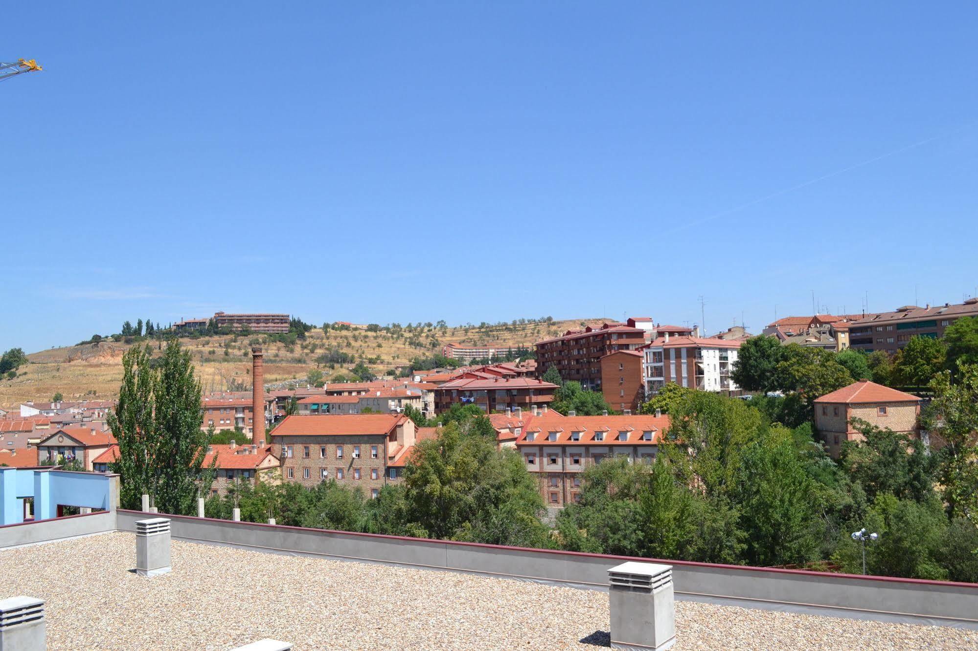 The Factory Residence Hall Σεγκόβια Εξωτερικό φωτογραφία